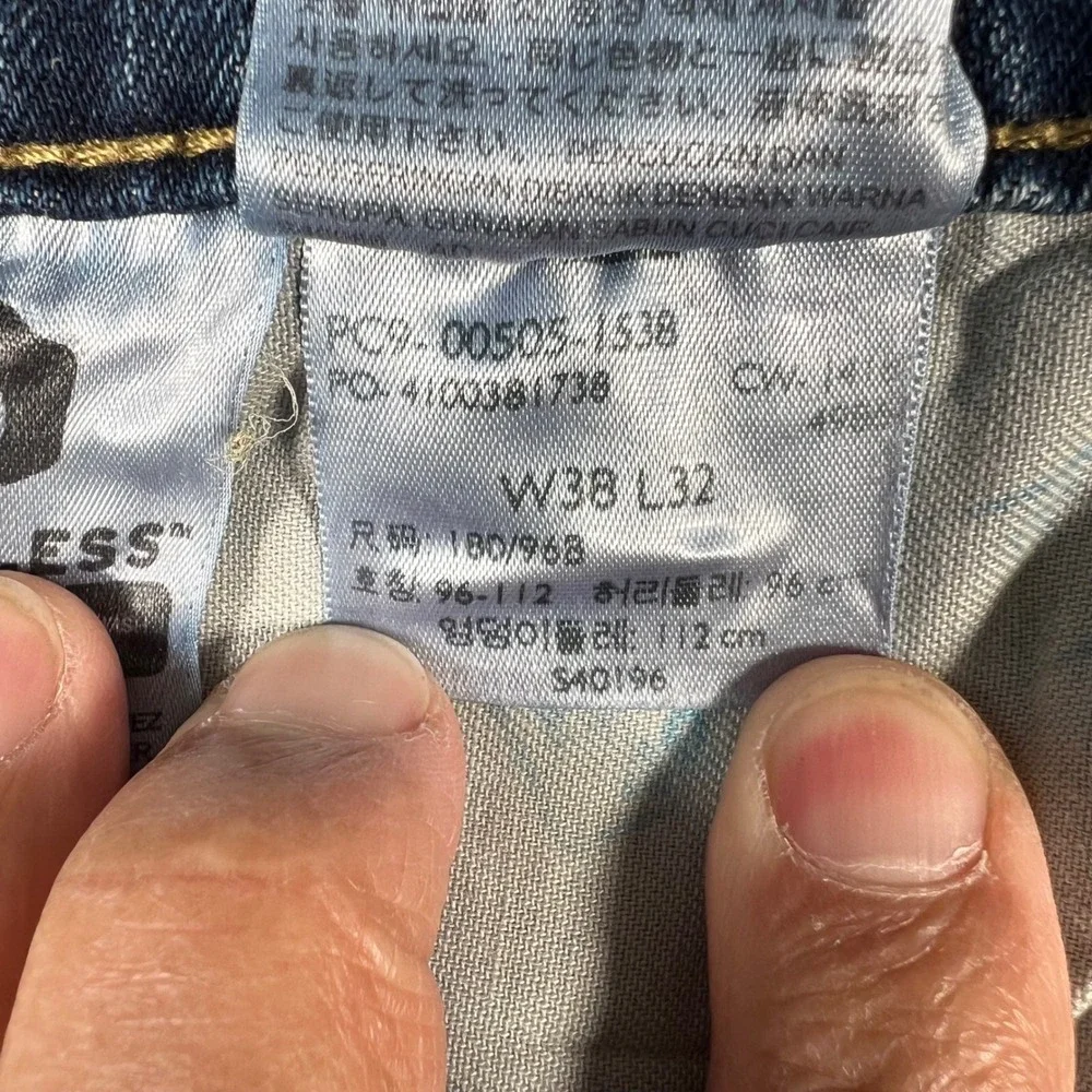 Levis 505 Regular Fit Jeans Mens 38x32 Medium Wash Blue Straight Leg 00505-1538
